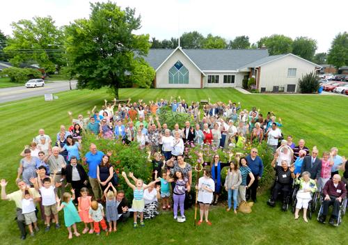 Congregation group picture on the lawn at Redeemer lutheran church, 1555 S. James Road Columbus, Ohio 43227