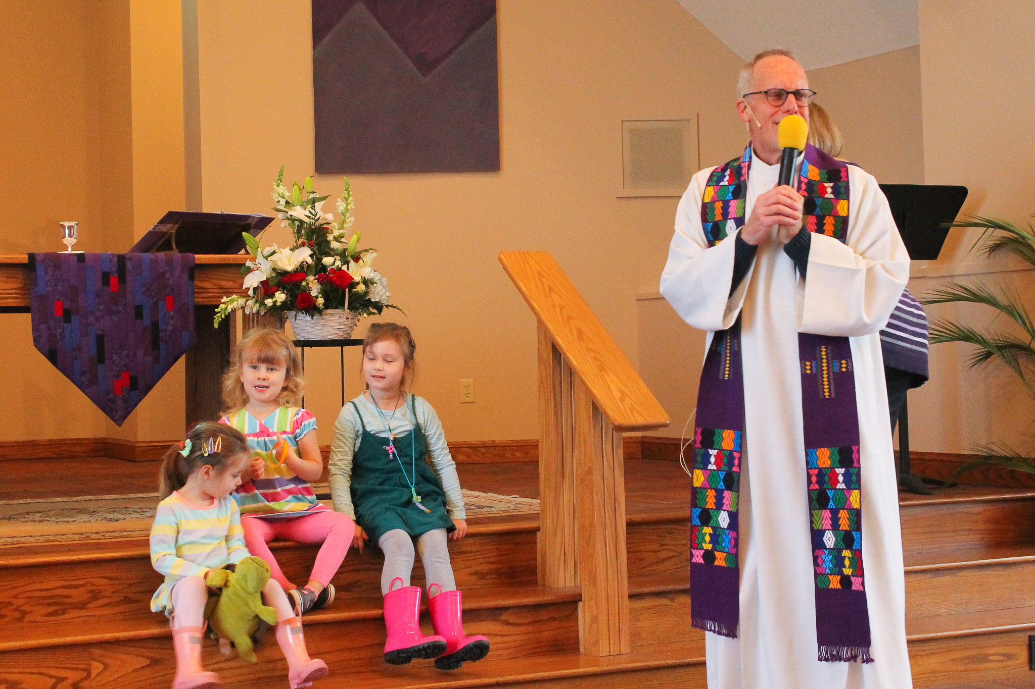 Pastor Dave Shull speaking with children sitting on alter steps at Redeemer lutheran church, 1555 S. James Road Columbus, Ohio 43227